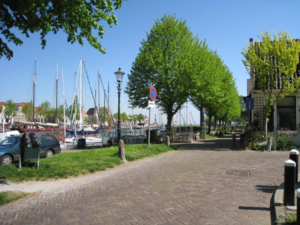 Vissershuisje / old fishermans house Medemblik Buitenkant foto