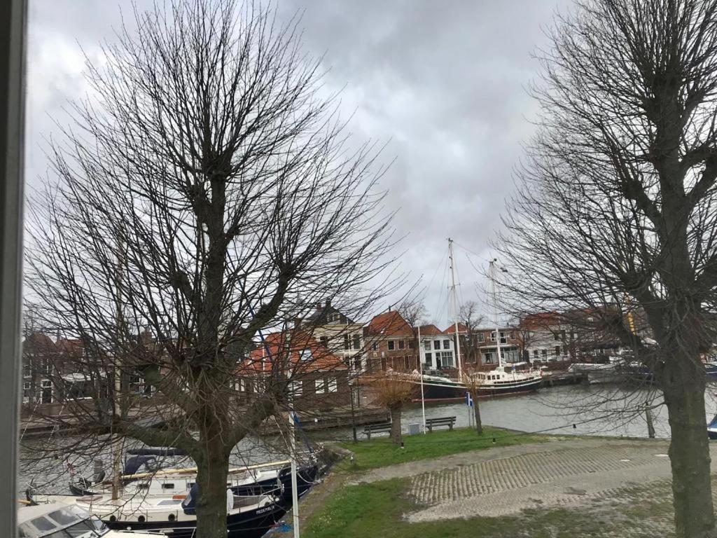 Vissershuisje / old fishermans house Medemblik Buitenkant foto